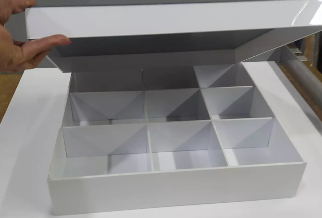 Caja con compartimientos en acrílico